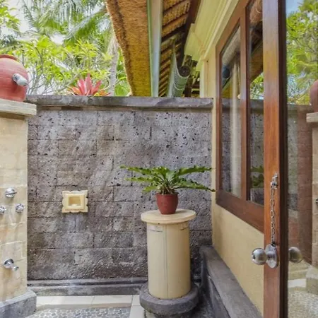 Puri Bagus Lovina Hotel Exterior photo